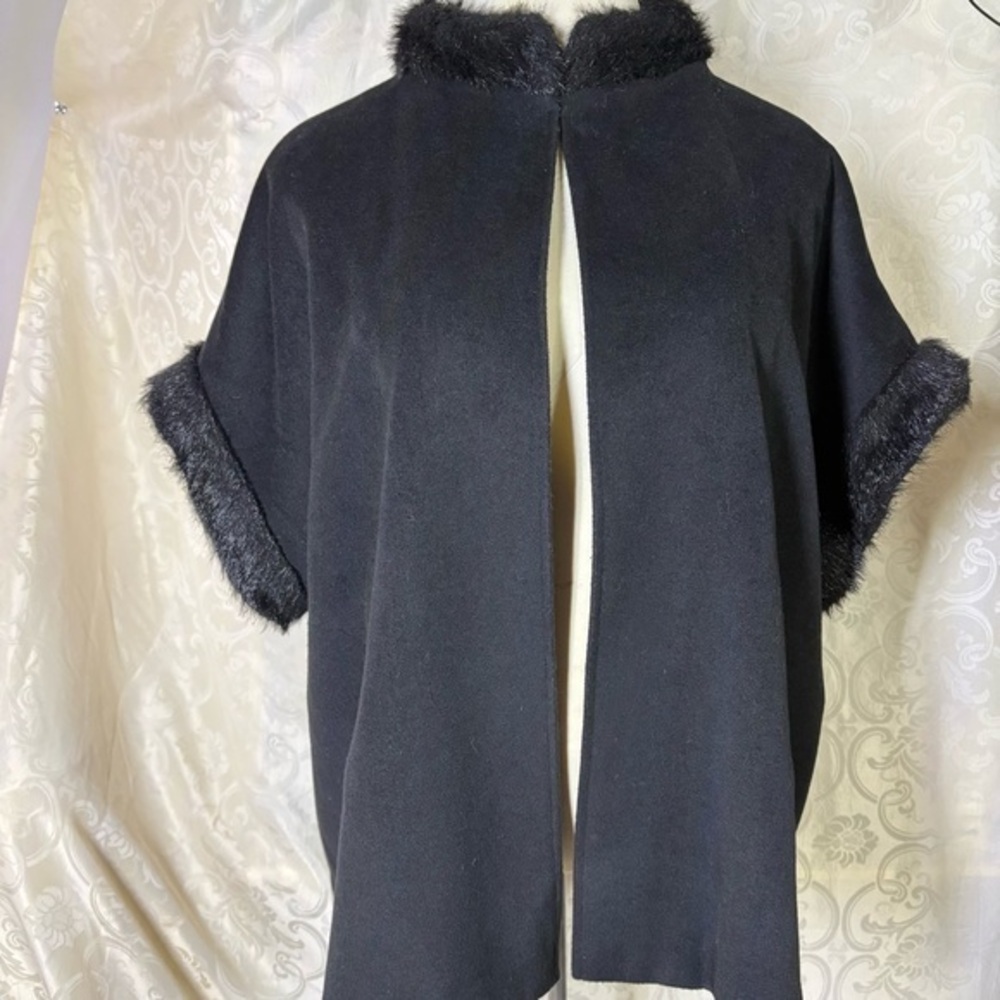 Halogen Black Fur-Trimmed Women's Poncho